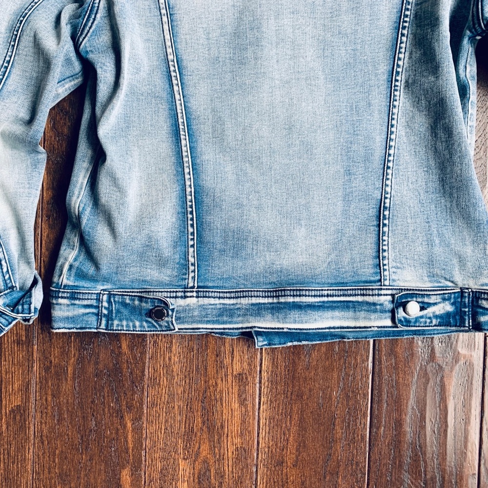 Kilogram Ripped Denim Jacket 🤩 - Picture 6 of 8